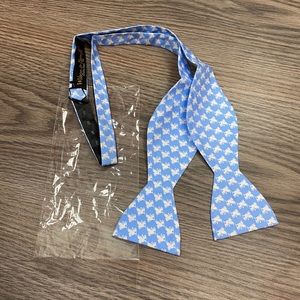 Wilson & Bow NEW Blue w/ White Dragon Bowtie